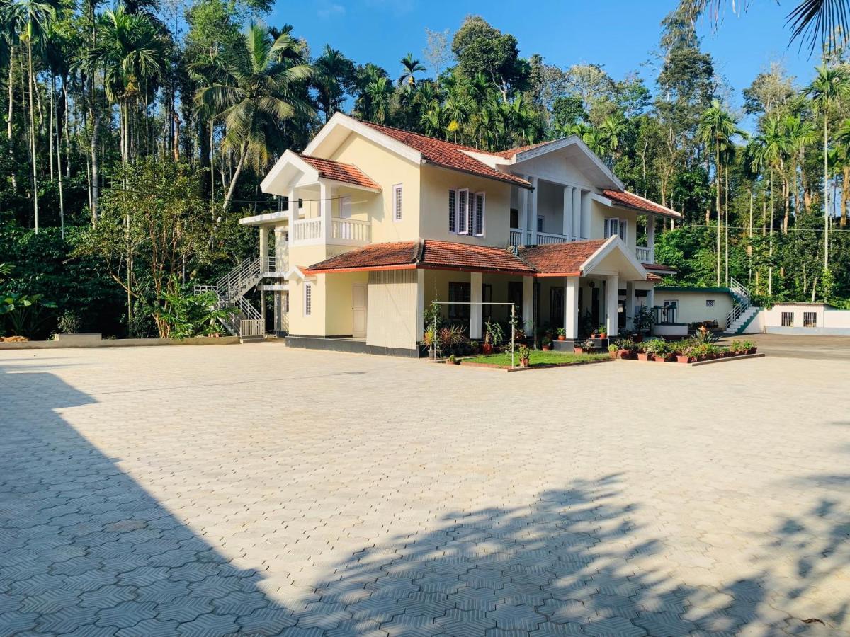 Green Castle Gonikoppal Экстерьер фото